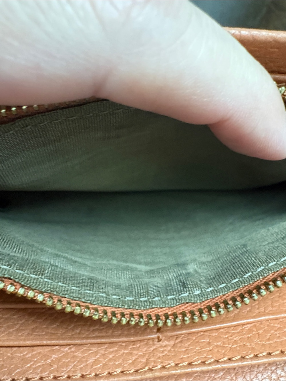 Low startChloé Coral Terracotta Pebble Leather Flap Wallet in GUC - Picture 10 of 13